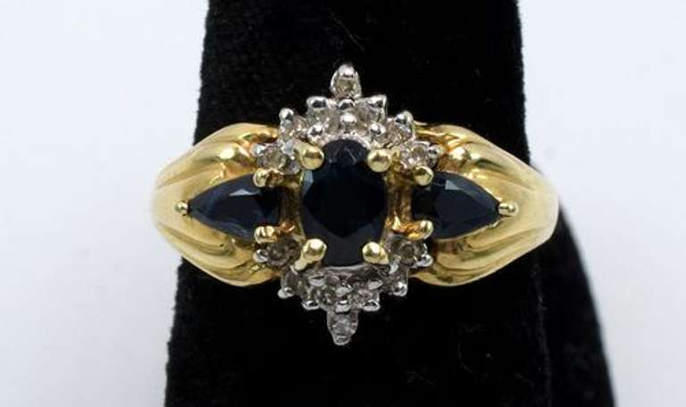 Elegant Sapphire & Diamond Ring in Gold