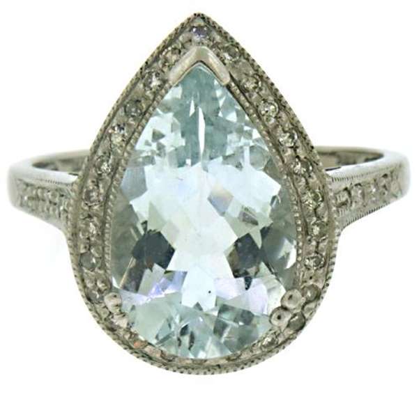 Gorgeous Aquamarine and Diamond Ring in 14kt