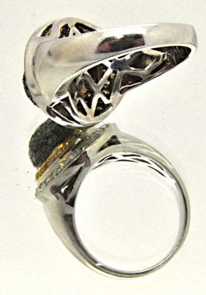 18K WHITE GOLD RING WITH WHITE, BLACK AND YELLOW DIAMONDS