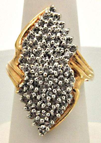 LADIES DIAMOND LARGE CLUSTER/COCKTAIL RING.