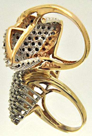 LADIES DIAMOND LARGE CLUSTER/COCKTAIL RING.