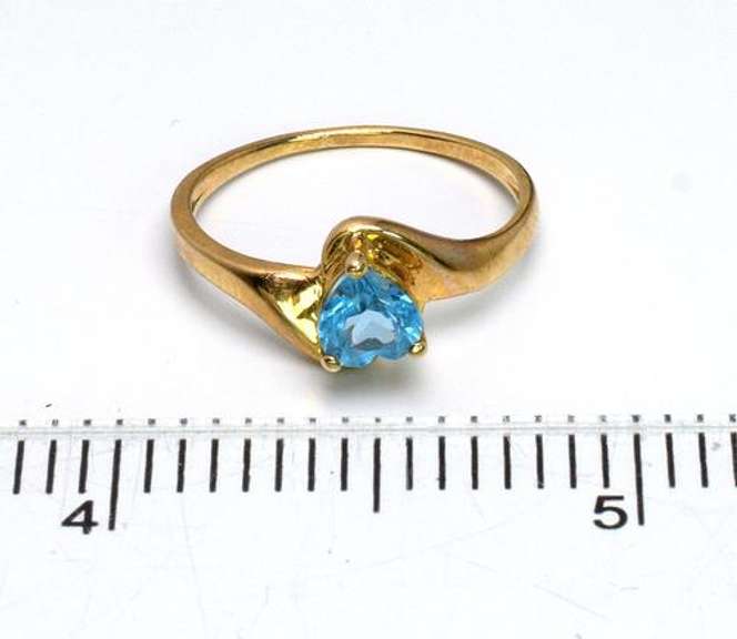 Cute Heart-Cut Blue Topaz Ring in Gold