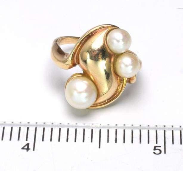 3-Pearl & Gold Ring
