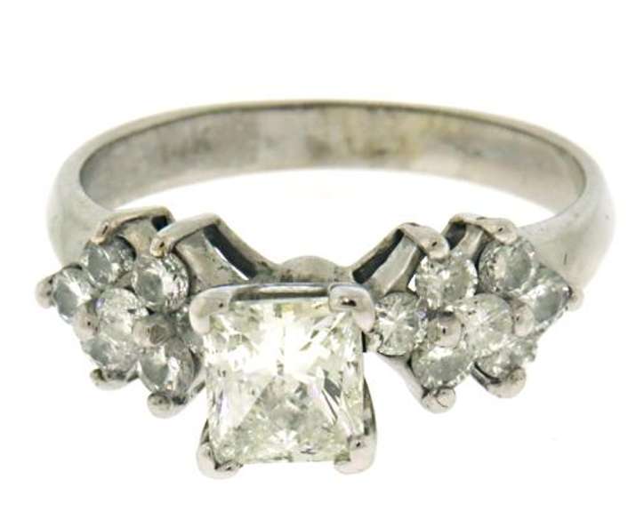 Exciting Princess Cut Center Diamond Wedding Ring