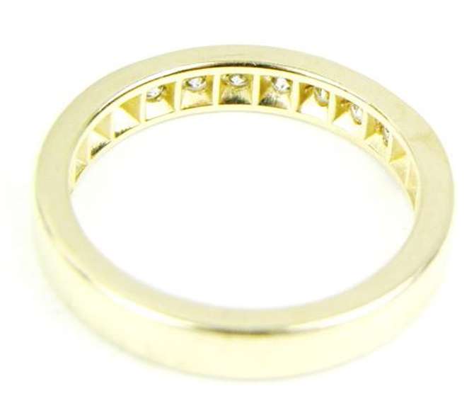 Versatile 14K Gold Band with 7 Diamonds, Size 6
