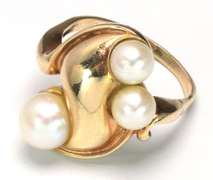 3-Pearl & Gold Ring