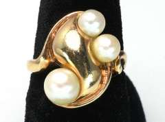 3-Pearl & Gold Ring