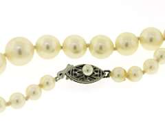 Vintage Graduated Pearl Necklace