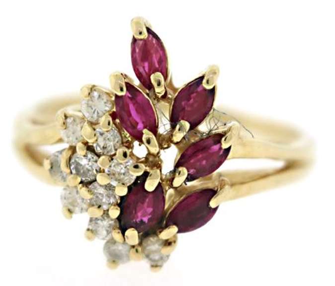 Beautiful 14kt YG Ruby Diamond Cluster Ring