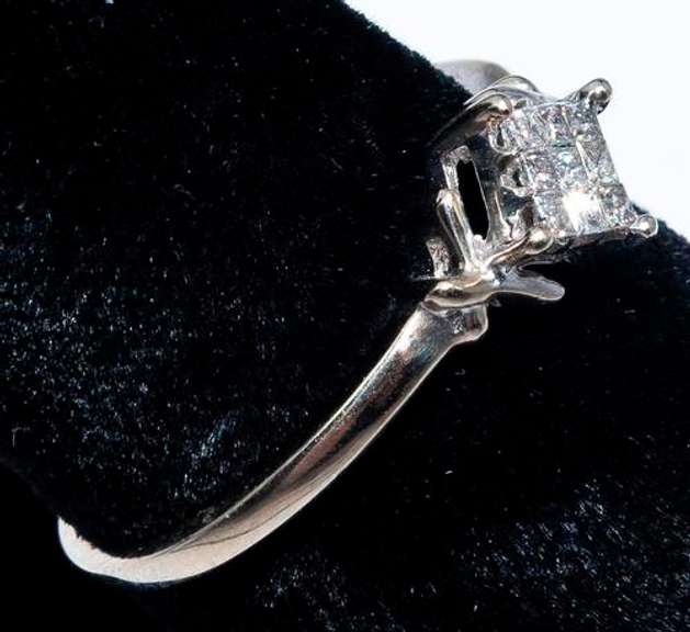 Invisibly Set Princess Cut Diamond Ring in Gold