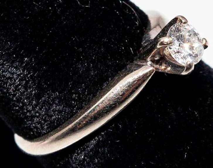 Sweet 0.25CT Solitaire Diamond Ring in 14KT Gold