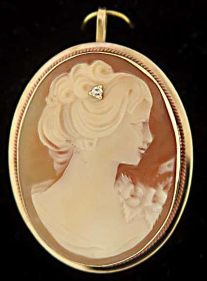 14kt Yellow Gold Cameo Diamond Pin Pendant