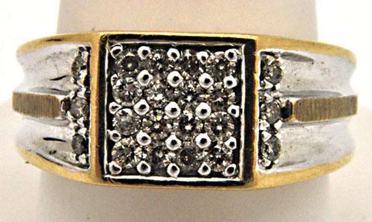 MEN'S 10K WHITE AND YELLOW GOLD DIAMOND RING.