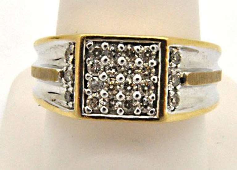 MEN'S 10K WHITE AND YELLOW GOLD DIAMOND RING.