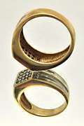MEN'S 10K WHITE AND YELLOW GOLD DIAMOND RING.