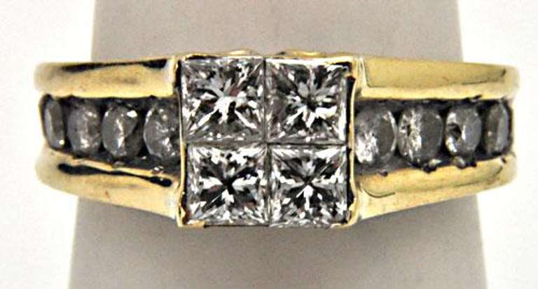 LADIES 14K YELLOW GOLD DIAMOND RING.