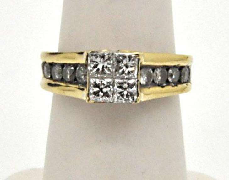 LADIES 14K YELLOW GOLD DIAMOND RING.