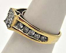 LADIES 14K YELLOW GOLD DIAMOND RING.