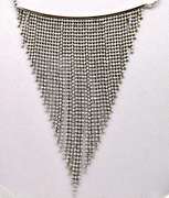 LADIES 14K WHITE GOLD BEAD NECKLACE.
