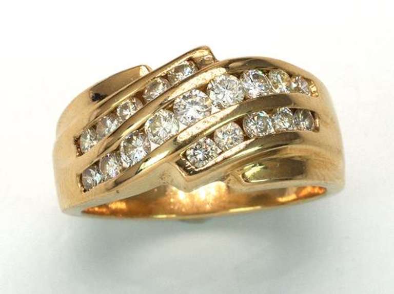 Beautiful 0.46CTW Diamond Band Ring in 14KT