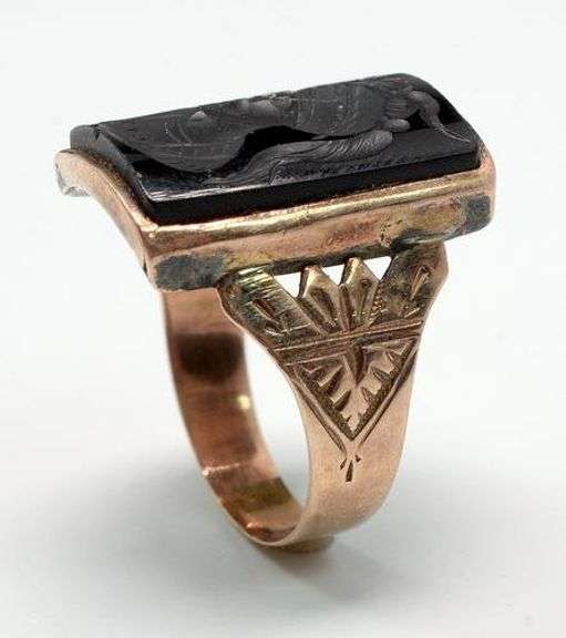 Vintage Intaglio Ring in Gold