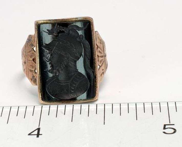 Vintage Intaglio Ring in Gold