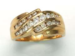 Beautiful 0.46CTW Diamond Band Ring in 14KT