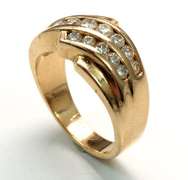 Beautiful 0.46CTW Diamond Band Ring in 14KT