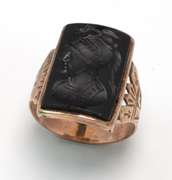 Vintage Intaglio Ring in Gold