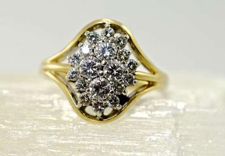 Very Pretty 14K Diamond Cluster Ring