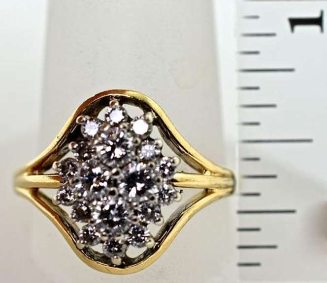 Very Pretty 14K Diamond Cluster Ring
