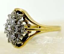 Very Pretty 14K Diamond Cluster Ring