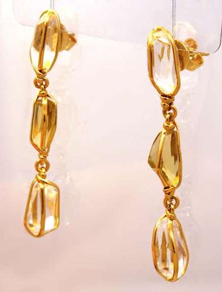 Pretty Quartz Dangle Earrings in Gold