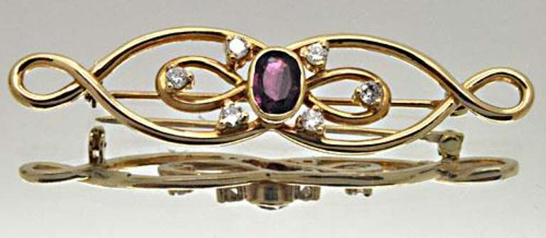 14 KT YELLOW GOLD BROOCH WITH TOURMALINE AND DIAMONDS.