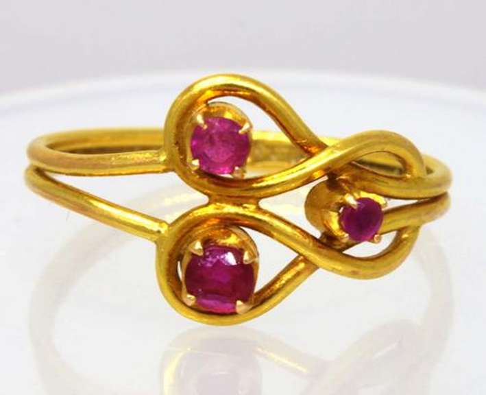 Ruby Twist Ring in Gold, Size 6.5