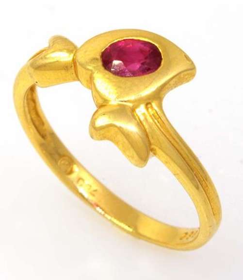 Ruby Leaf Motif Gold Ring, Size 6.5