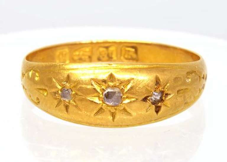 Sun Motif Gold Band with Diamonds, Size 6
