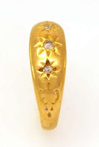 Sun Motif Gold Band with Diamonds, Size 6