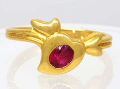 Ruby Leaf Motif Gold Ring, Size 6.5