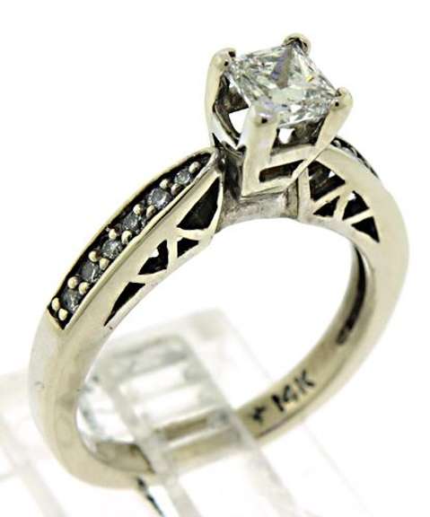 Stunning 14kt WG Princess Cut Diamond Engagement Ring