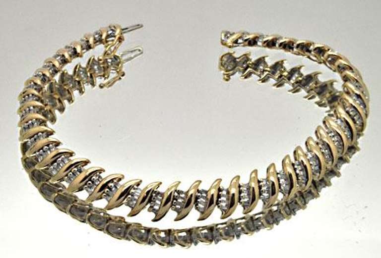LADIES 14 KT YELLOW GOLD DIAMOND BRACELET.