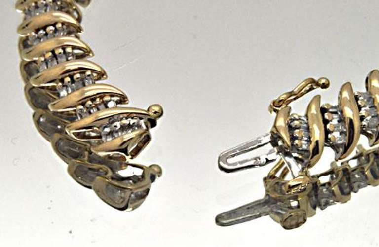 LADIES 14 KT YELLOW GOLD DIAMOND BRACELET.
