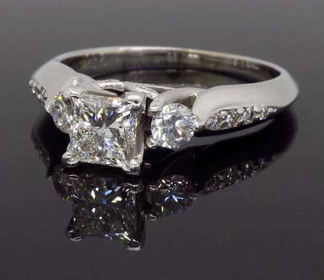 IGI Certified .94CTW Diamond Ring