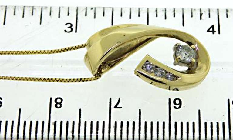 Lovely Diamond Pendant Necklace