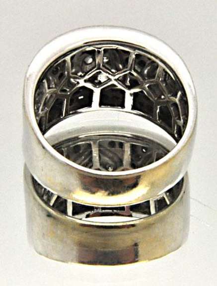 18kt Gold 1+ctw White & Black Diamond Ring