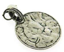 Slipada Disc Pendant with Coin Pearl