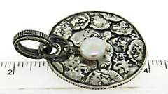 Slipada Disc Pendant with Coin Pearl