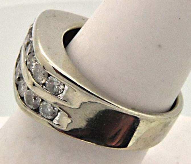Elegant Men's 1.80 CARAT Diamond Ring in 14kt Gold