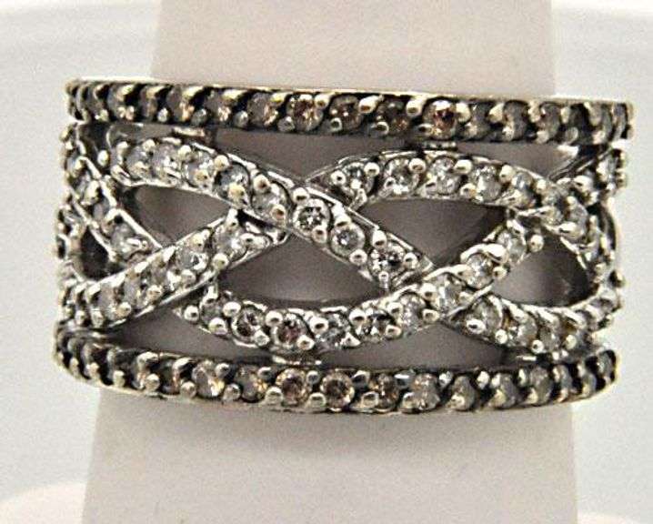 CLASSIC 14KT LADIES DIAMOND BAND