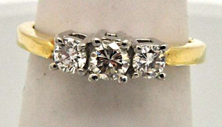 LADIES 14 KT YELLOW DIAMOND RING